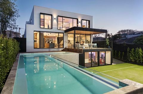 8 Finhaven Court, Kew