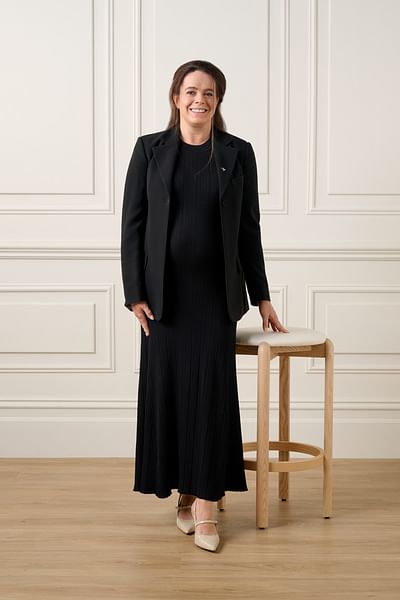 Abby Gwynne full body image