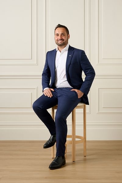 Adrian Petrucelli full body image