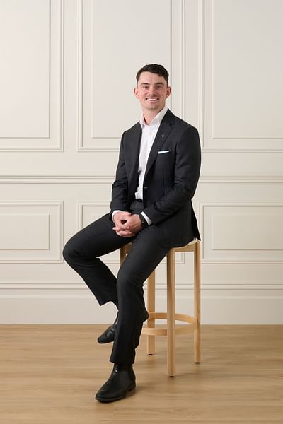 Alex Flannagan full body image