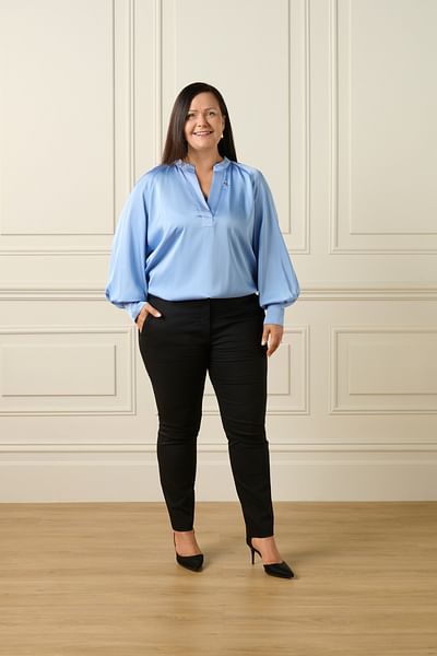 Aleisha Eadon full body image