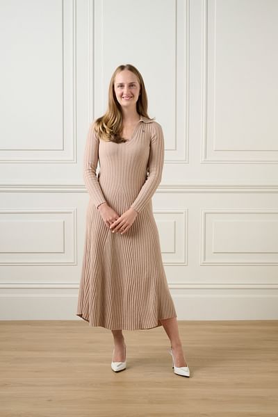 Alicia May full body image