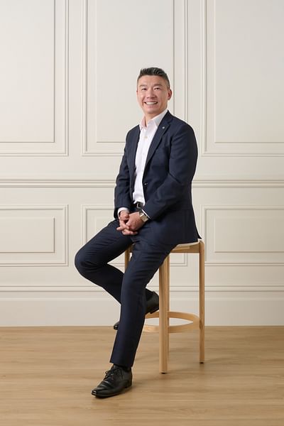 Andrew Shen full body image