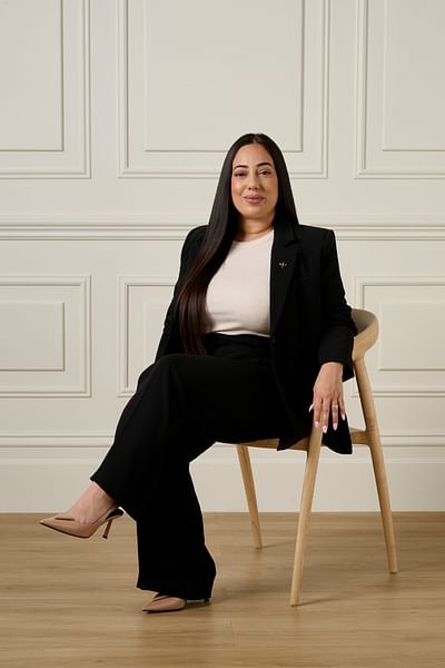 Azzurra Esmaeili full body image