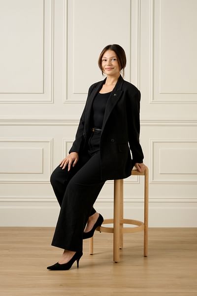 Bianca Pedersen full body image