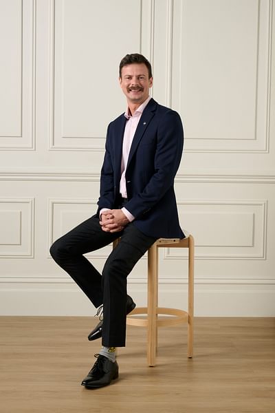 Brett Thomas full body image