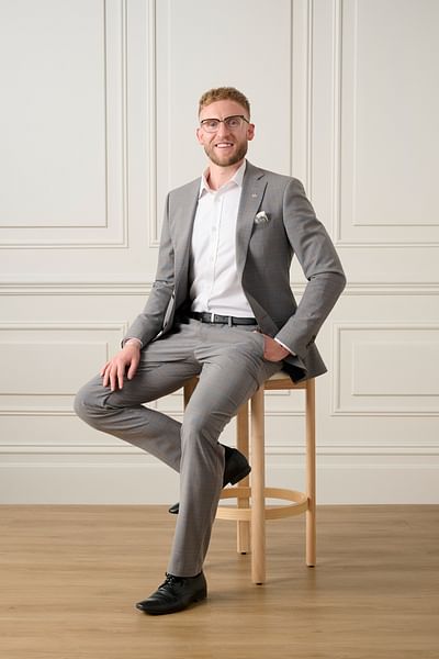 Cale Maddison full body image
