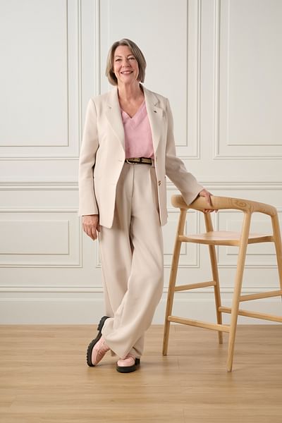 Carole Lenander full body image