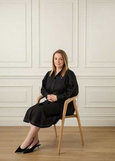 Claire Wenn full body image