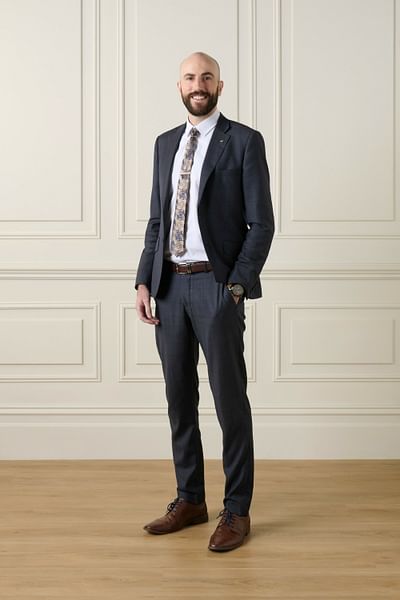 Daniel Cobern full body image