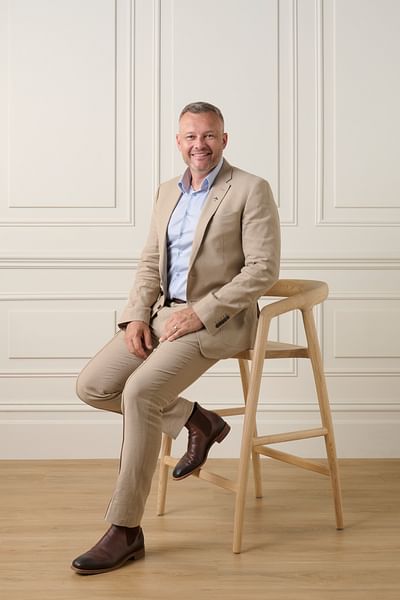 Daniel Bullen full body image