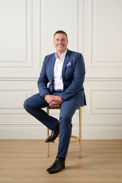 Dejan Hovancek full body image