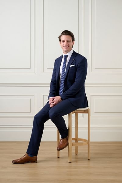 Gareth MacLeod full body image