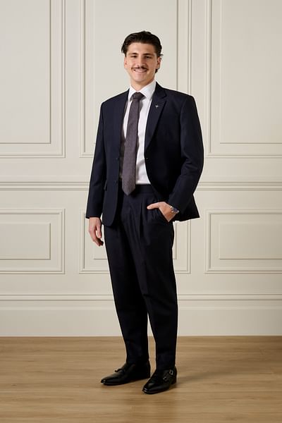 Gus Izzo full body image