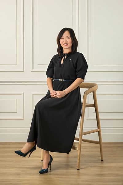 Isabella Han full body image