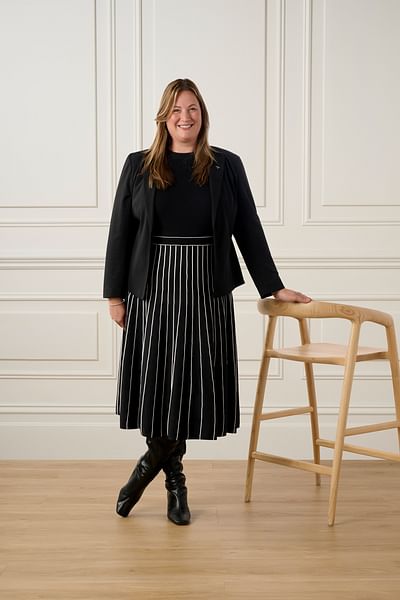 Jane Vella full body image