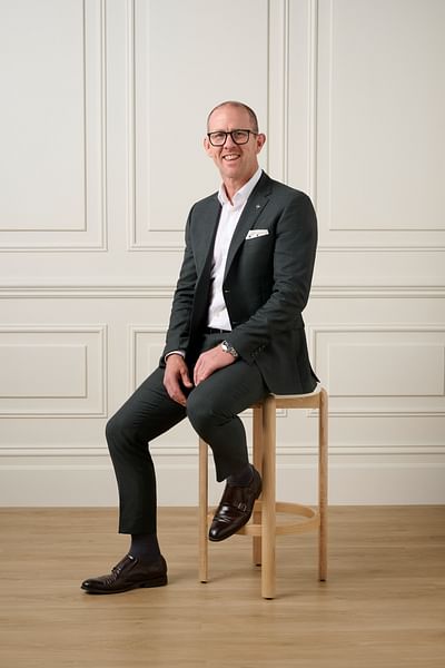 Jason Johnson full body image