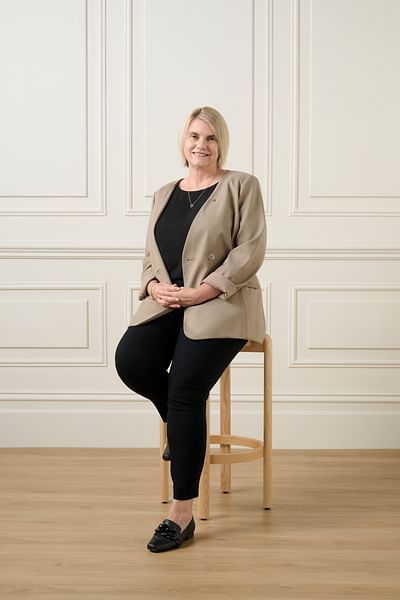 Jodi Powell full body image