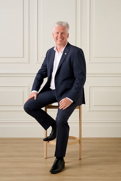 Justin Booth full body image