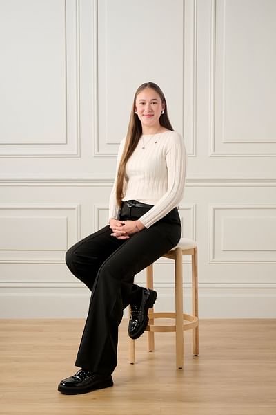 Kaeli O’Brien full body image