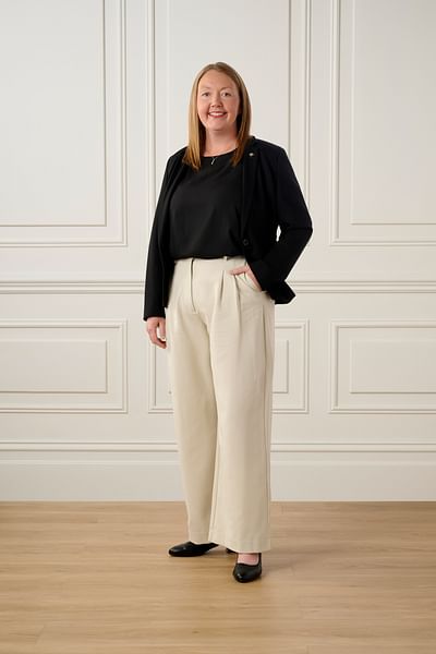 Kate Leemon full body image
