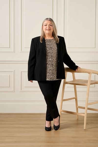 Kathy Papadakis full body image