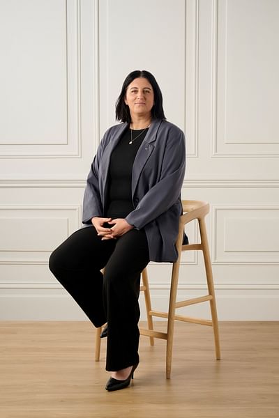 Kelly Hartmann full body image