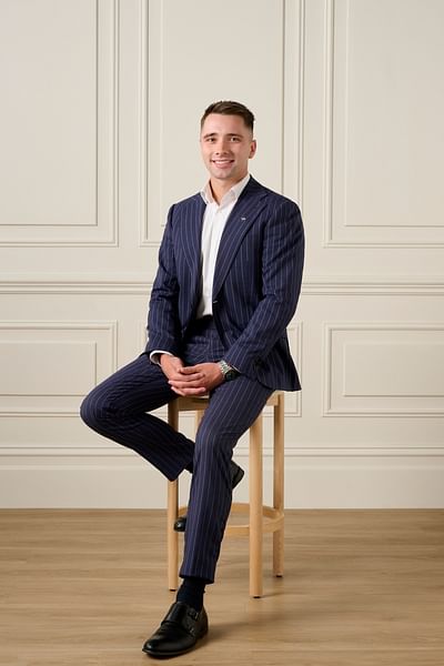 Lachlan Walker full body image