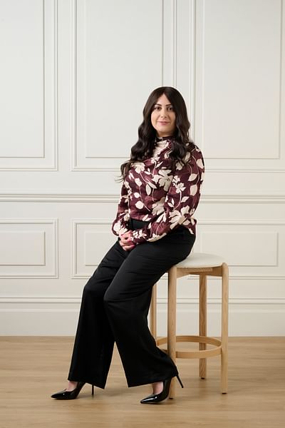 Laura LaBruna full body image
