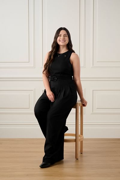 Lauren Moriarty full body image