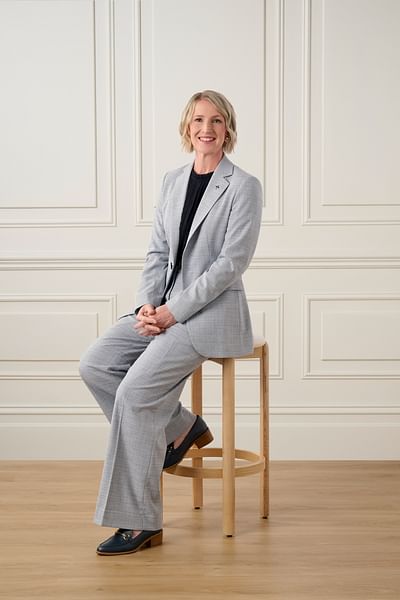 Leanne Pearman full body image