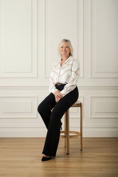 Leanne Quirk full body image