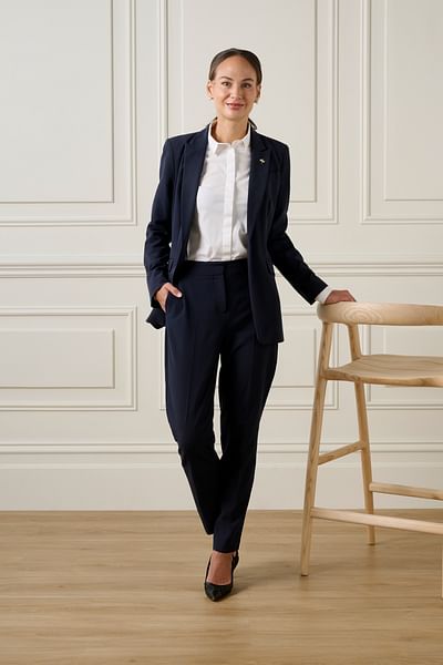 Lesley Bartlett full body image