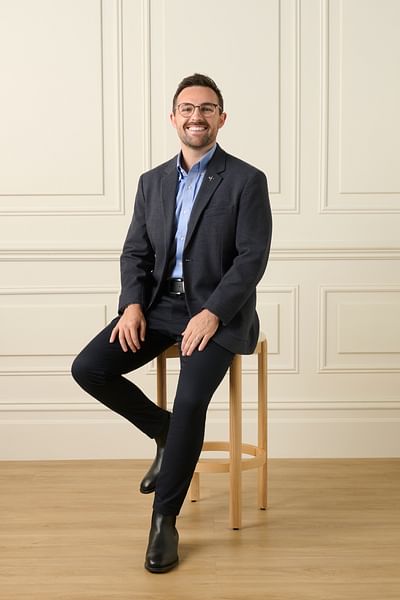 Lewis Harry full body image
