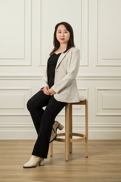 Lindsey Wang full body image