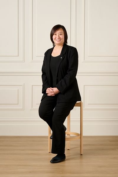 Lisa Yang full body image
