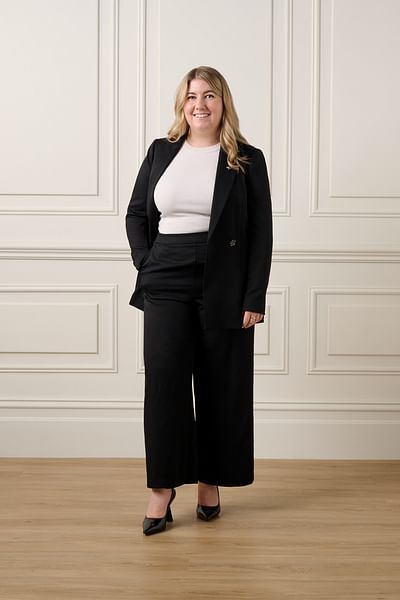 Louise Mitchell full body image