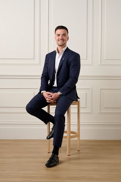 Luke Donohoe full body image