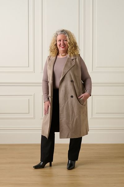 Marci McKenny full body image