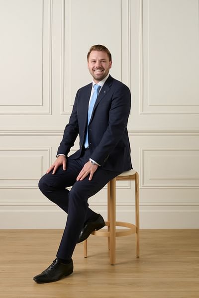 Matthew Dunn full body image