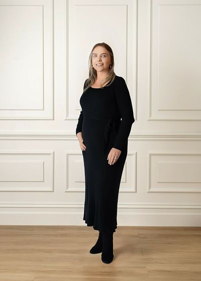 Naomi Walters full body image