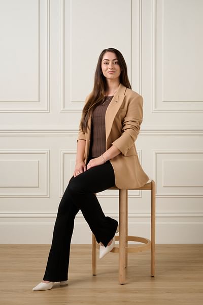 Natasha Nicolaou full body image