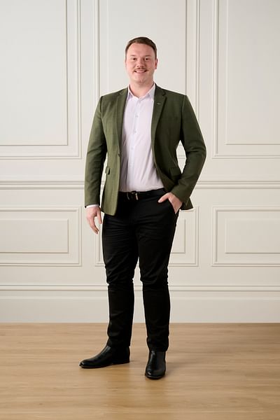 Nathan Lane full body image