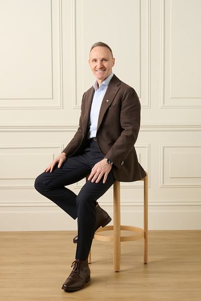 Nigel Harry image