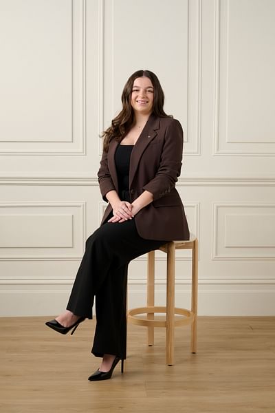 Olivia Daniele full body image