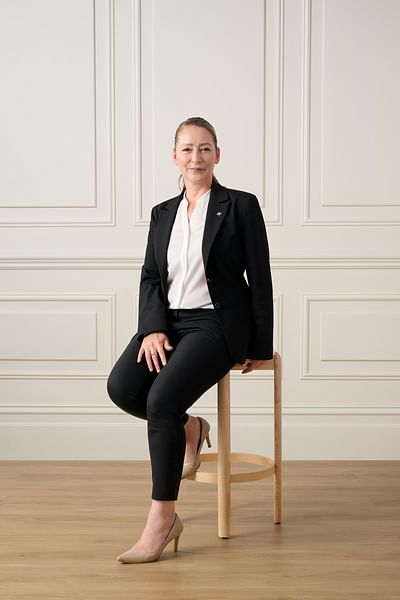 Rena Maniatakis full body image
