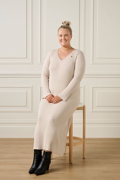 Rebekah Titterton full body image