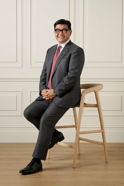 Robert Ding full body image