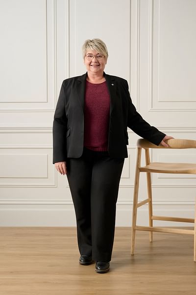 Sandi Nulty full body image