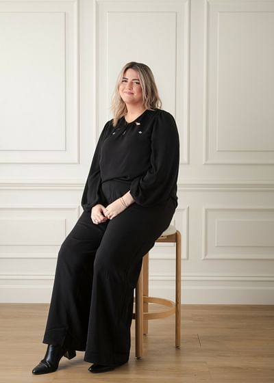 Sarah Fethersonthaugh full body image